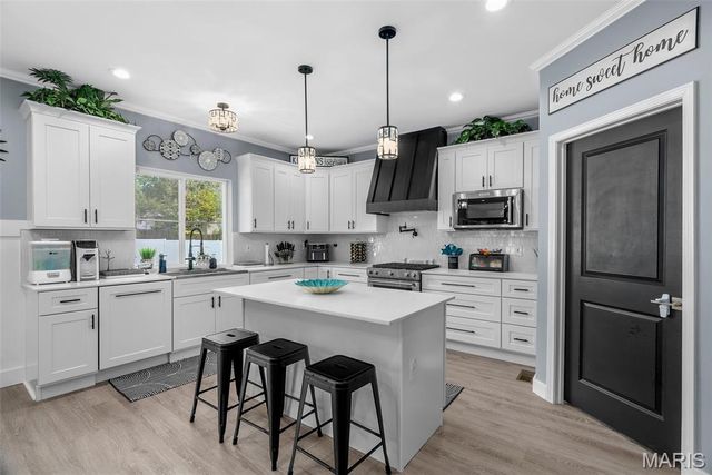 28 Millwell Drive, Maryland Heights, MO 63043