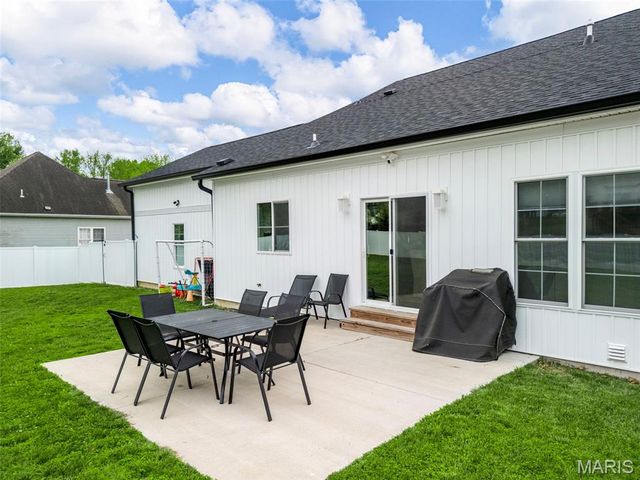 28 Millwell Drive, Maryland Heights, MO 63043