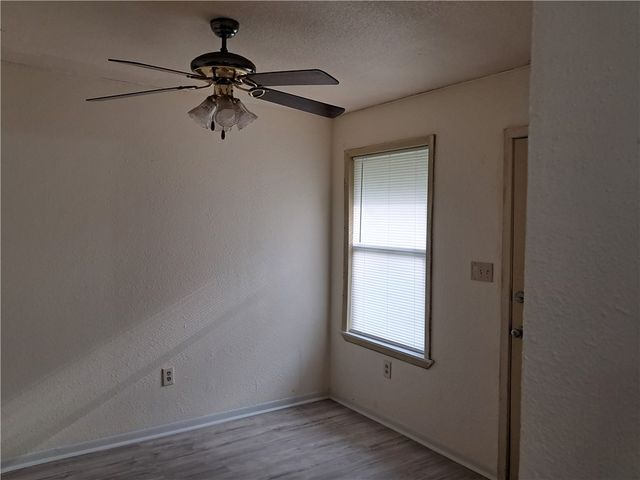 1202 Cheyenne Drive, Brenham, TX 77833