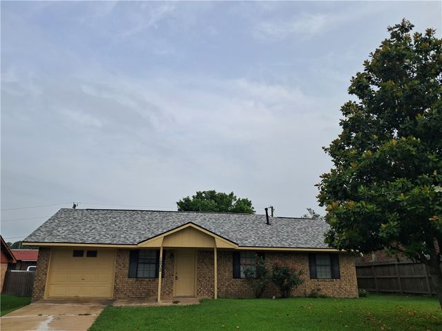 1202 Cheyenne Drive, Brenham, TX 77833