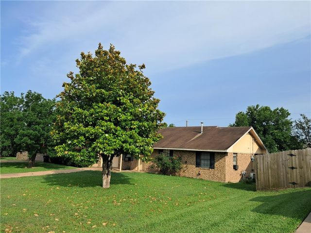 1202 Cheyenne Drive, Brenham, TX 77833