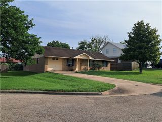 1202 Cheyenne Drive, Brenham, TX 77833