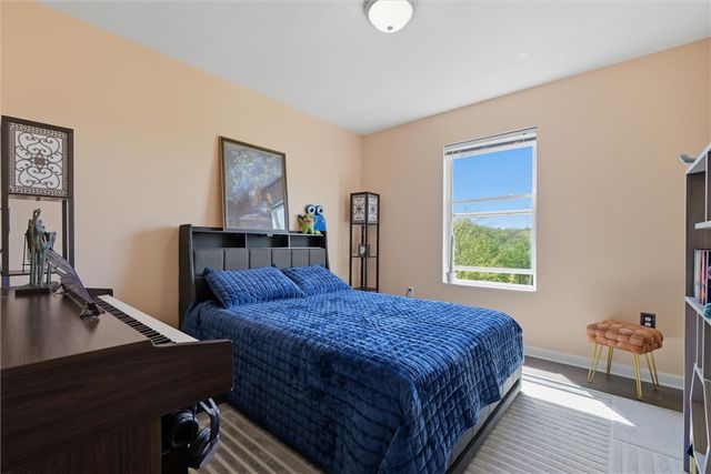 242 Grace Manor Dr, Coraopolis, PA 15108
