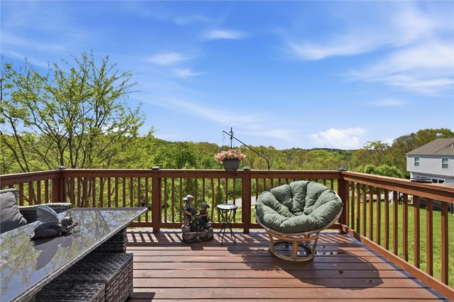 242 Grace Manor Dr, Coraopolis, PA 15108