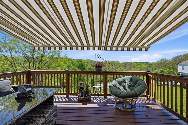 242 Grace Manor Dr, Coraopolis, PA 15108