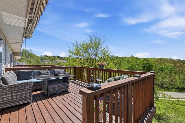 242 Grace Manor Dr, Coraopolis, PA 15108