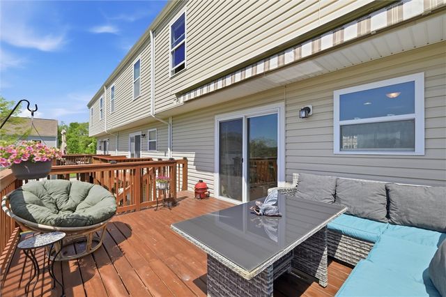242 Grace Manor Dr, Coraopolis, PA 15108