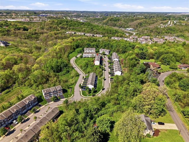 242 Grace Manor Dr, Coraopolis, PA 15108