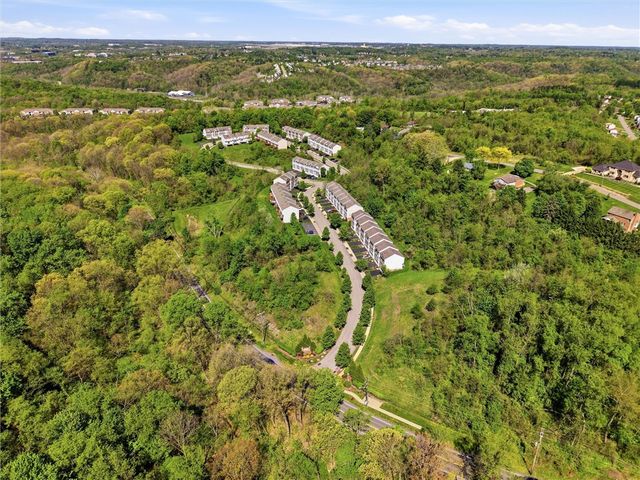 242 Grace Manor Dr, Coraopolis, PA 15108