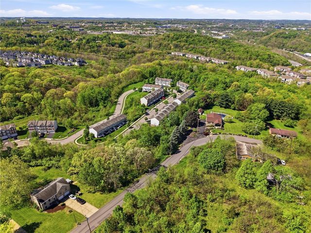 242 Grace Manor Dr, Coraopolis, PA 15108