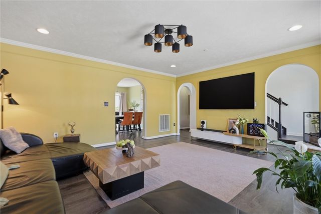 242 Grace Manor Dr, Coraopolis, PA 15108