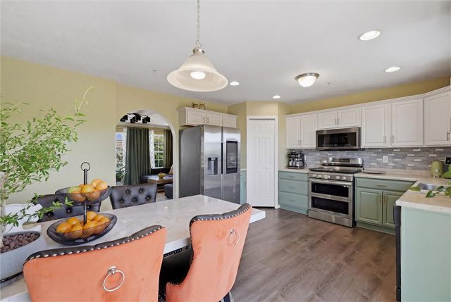 242 Grace Manor Dr, Coraopolis, PA 15108