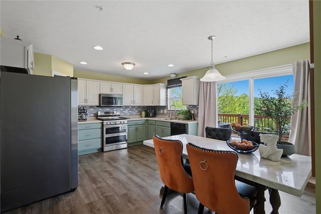 242 Grace Manor Dr, Coraopolis, PA 15108
