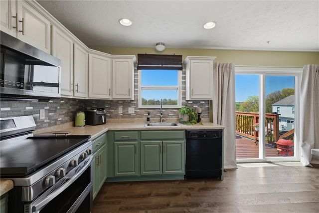 242 Grace Manor Dr, Coraopolis, PA 15108