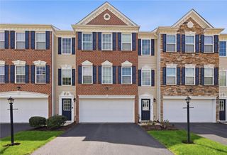 242 Grace Manor Dr, Coraopolis, PA 15108