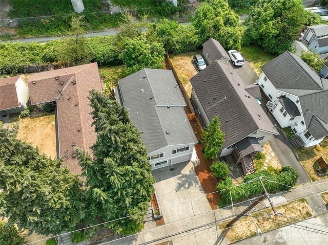 4042 5th Avenue NE, Seattle, WA 98105