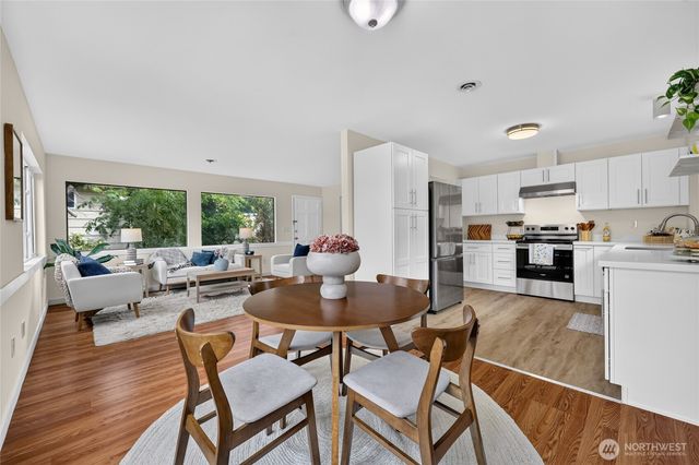 4042 5th Avenue NE, Seattle, WA 98105