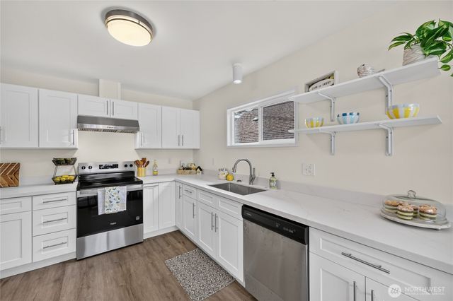 4042 5th Avenue NE, Seattle, WA 98105