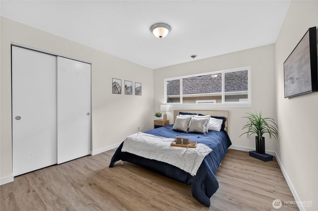 4042 5th Avenue NE, Seattle, WA 98105