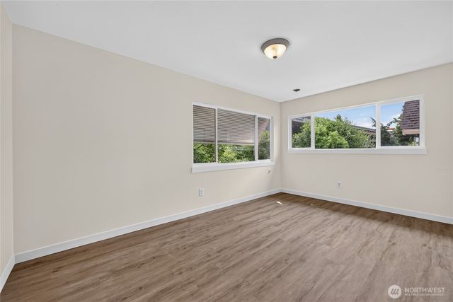4042 5th Avenue NE, Seattle, WA 98105