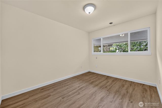 4042 5th Avenue NE, Seattle, WA 98105