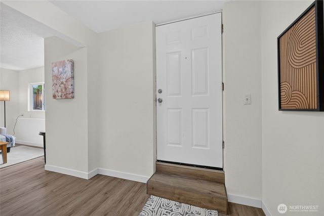 4042 5th Avenue NE, Seattle, WA 98105