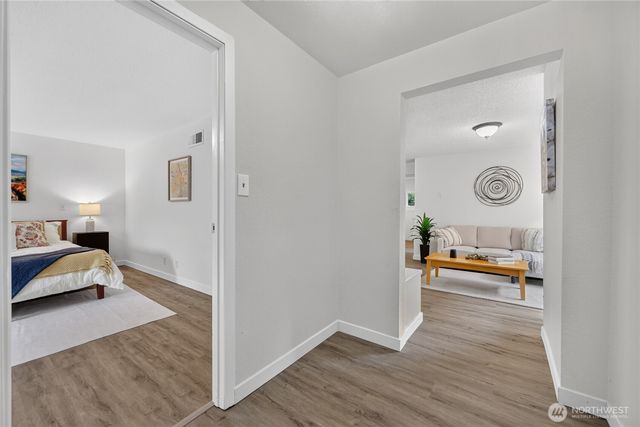 4042 5th Avenue NE, Seattle, WA 98105