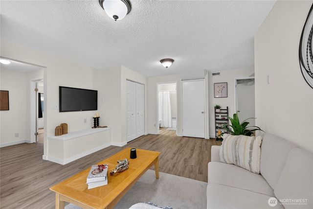 4042 5th Avenue NE, Seattle, WA 98105