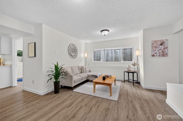 4042 5th Avenue NE, Seattle, WA 98105