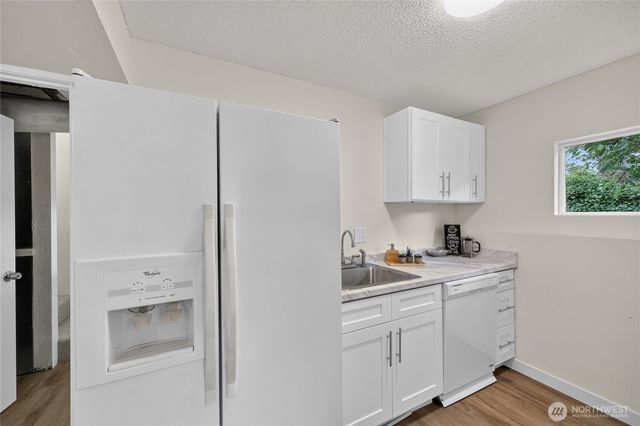 4042 5th Avenue NE, Seattle, WA 98105