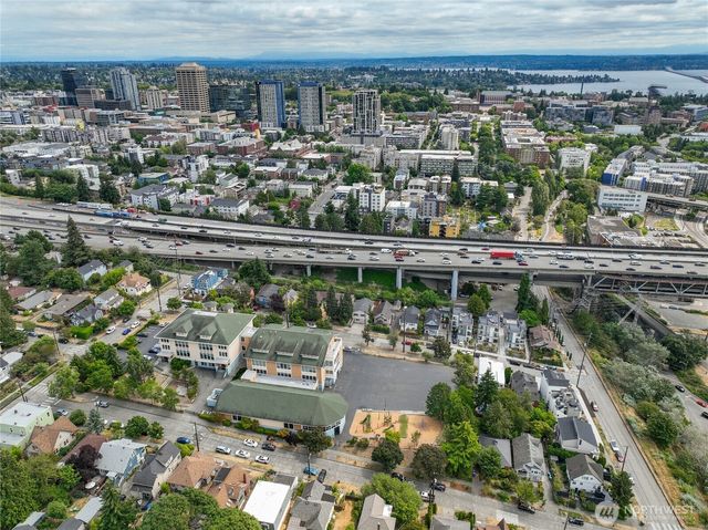 4042 5th Avenue NE, Seattle, WA 98105