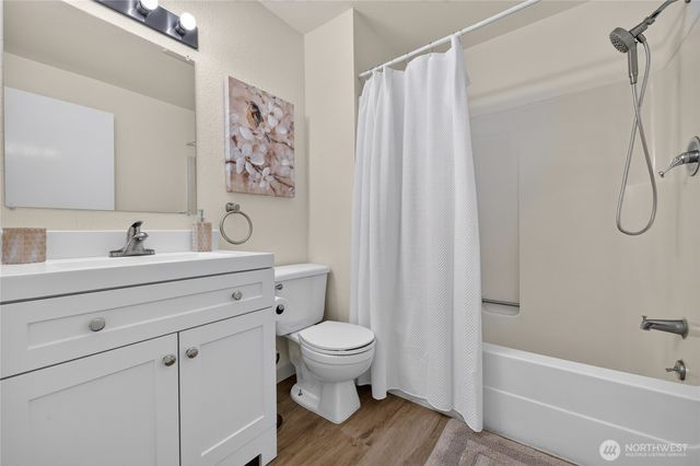 4042 5th Avenue NE, Seattle, WA 98105