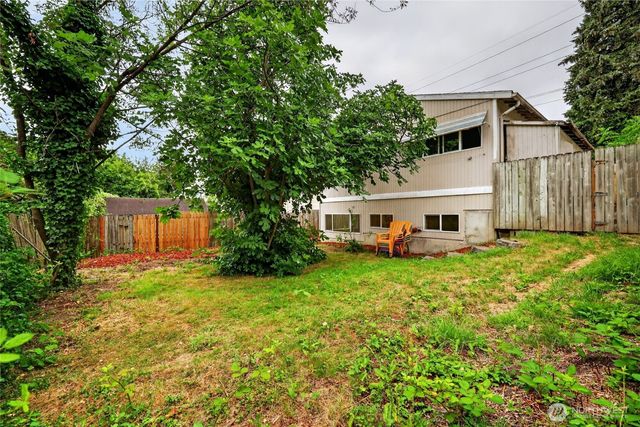 4042 5th Avenue NE, Seattle, WA 98105
