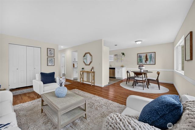 4042 5th Avenue NE, Seattle, WA 98105