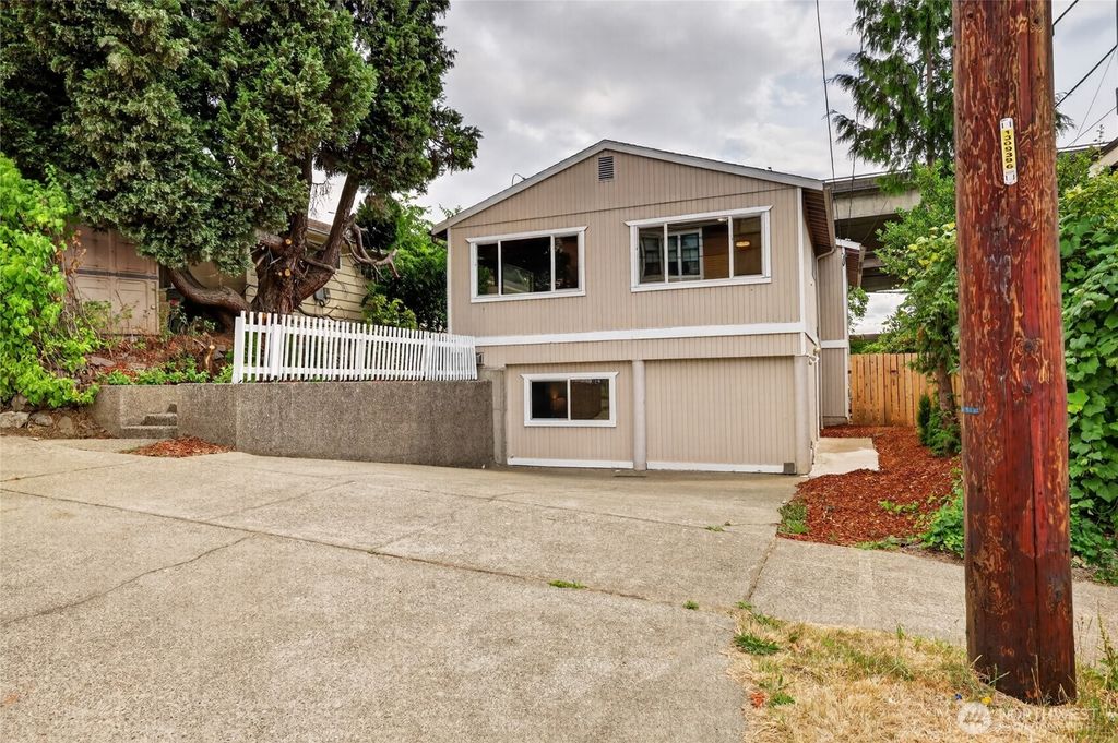 4042 5th Avenue NE, Seattle, WA 98105