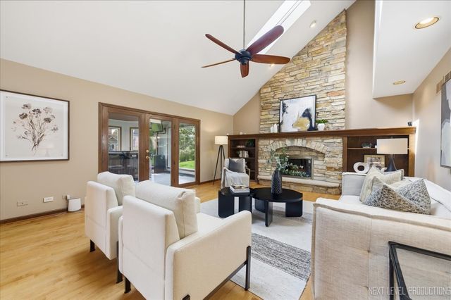 1872 Jahns Drive, Wheaton, IL 60189