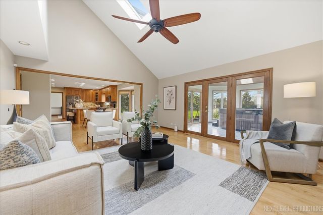 1872 Jahns Drive, Wheaton, IL 60189