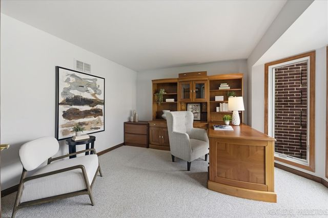 1872 Jahns Drive, Wheaton, IL 60189