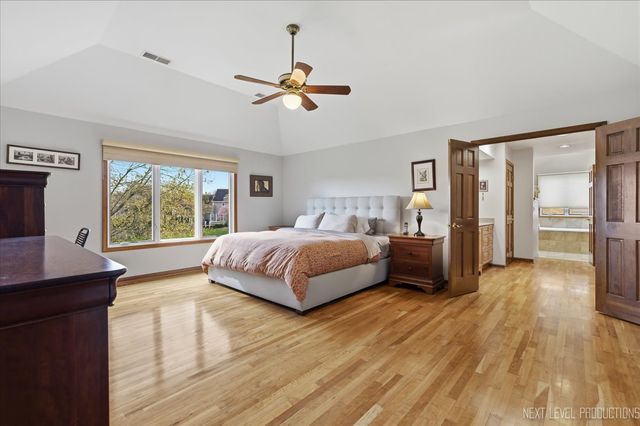 1872 Jahns Drive, Wheaton, IL 60189