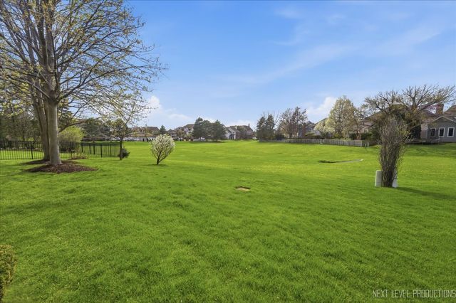 1872 Jahns Drive, Wheaton, IL 60189