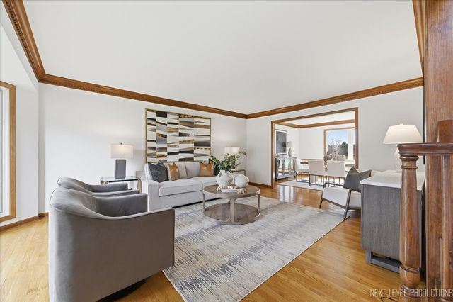 1872 Jahns Drive, Wheaton, IL 60189