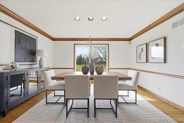 1872 Jahns Drive, Wheaton, IL 60189