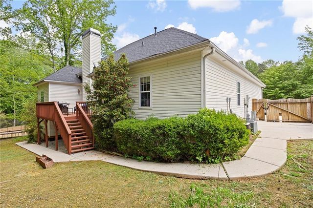 5874 Edenfield Court NW, Acworth, GA 30101