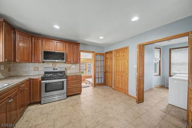 88 Boiling Springs Ave, East Rutherford Boro, NJ 07073