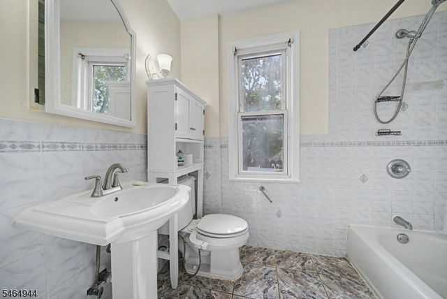 88 Boiling Springs Ave, East Rutherford Boro, NJ 07073