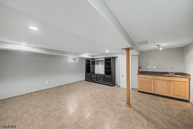 88 Boiling Springs Ave, East Rutherford Boro, NJ 07073