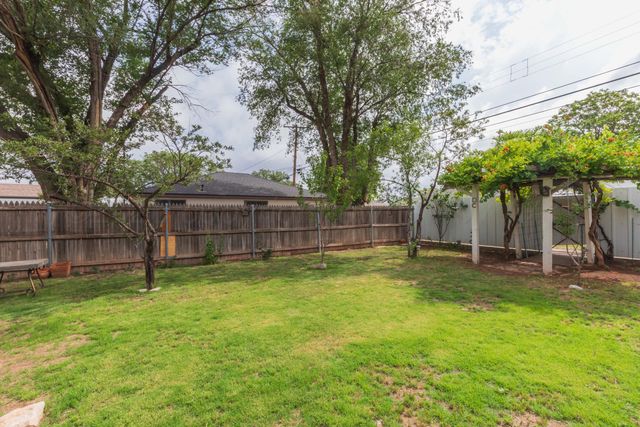 1927 S HIGHLAND Street, Amarillo, TX 79103