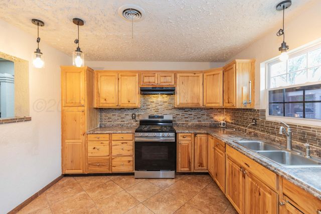 1927 S HIGHLAND Street, Amarillo, TX 79103