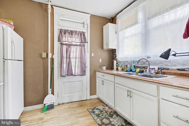 2038 MARKET ST, Harrisburg, PA 17103