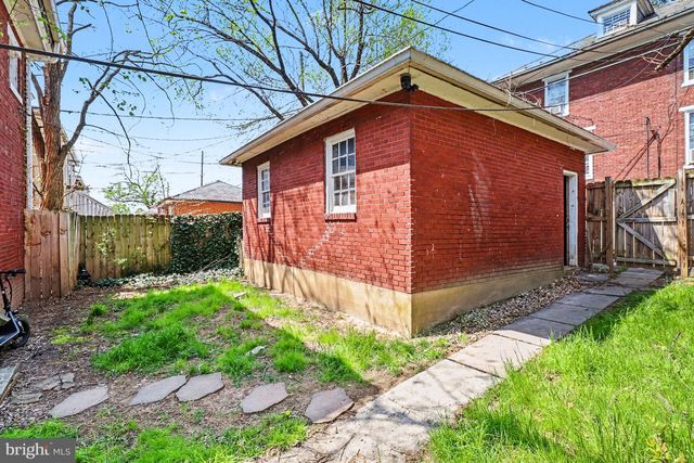 2038 MARKET ST, Harrisburg, PA 17103